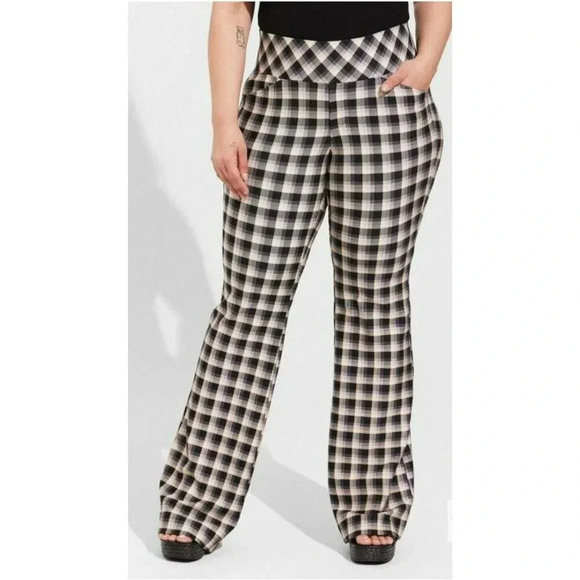 Torrid Plus Size 1R Black & Beige Plaid High-Waisted pocket pixie Flare Pant - Picture 3 of 16